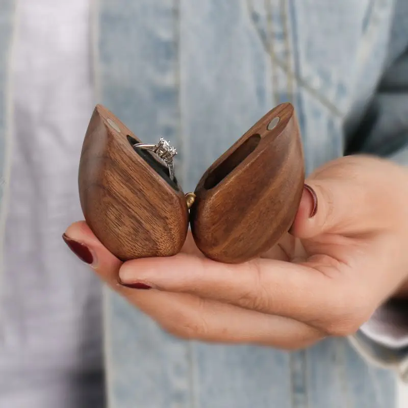 

Heart Shaped Walnut Wood Ring Box Velvet Soft Interior Holder Jewelry Chest Organizer Earrings Coin Jewelry Wooden Presentation