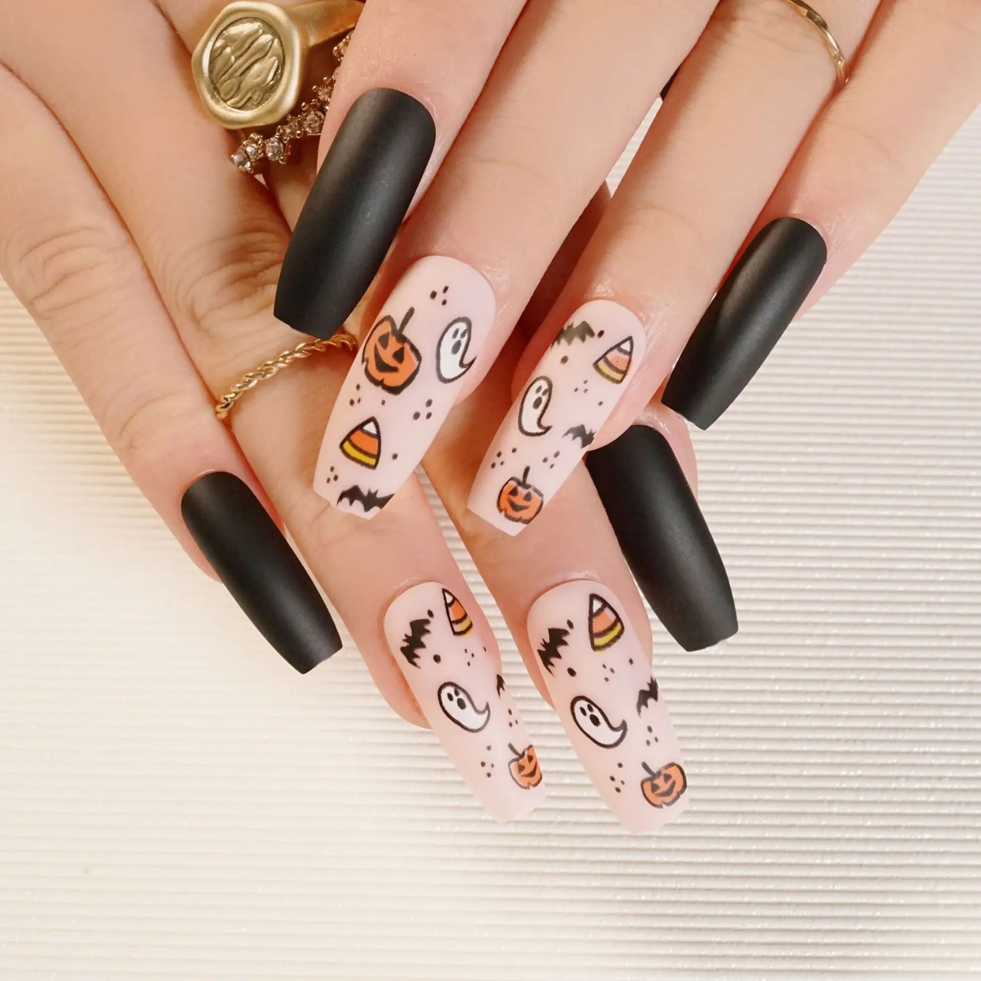 

Low MOQ press on nails 2021 private label custom Halloween press on nails vendor, Multi color