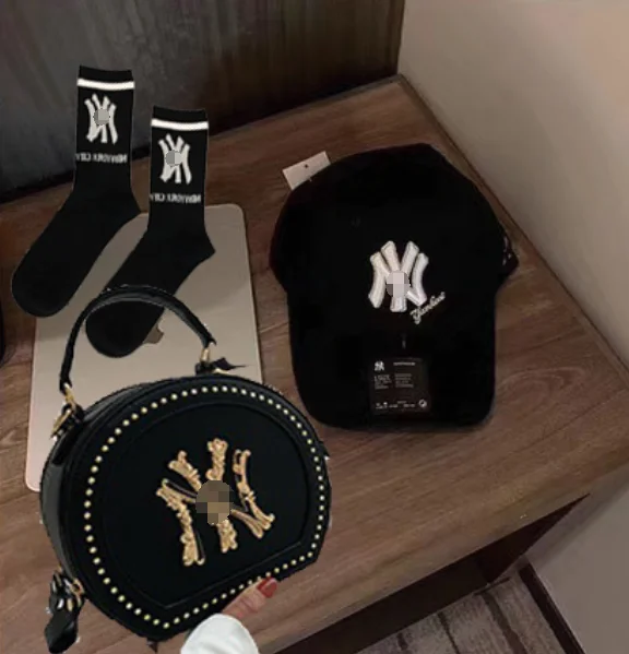 

GW handbags famous brand metal logo custom round purse 2021 women elegant black handbags and hats and socks set