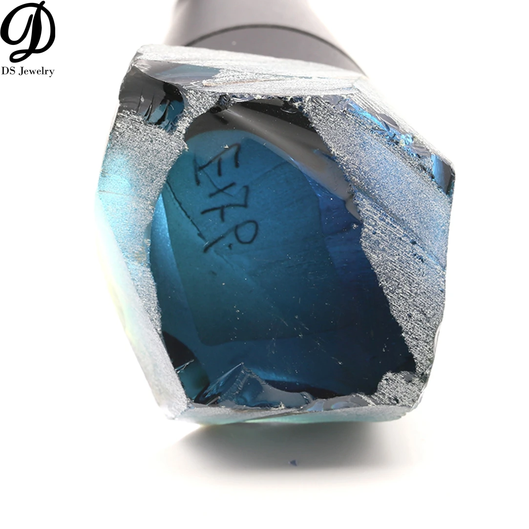 

E156 Alexandrite color change rough nanosital in loose gemstone