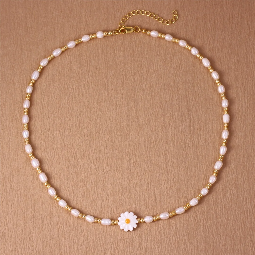 

Handmade Freshwater Pearl Shell Daisy Flower Beaded Choker Necklace Gold Women Boho Simple Short Necklace Jewelry Dropshipping
