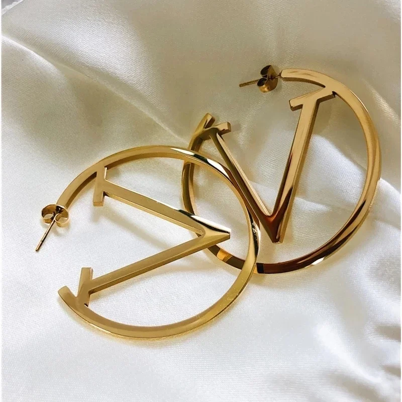 

Hot selling trendy jewelry gold plated letter v hoops earrings women exaggerated personality round loop huggie earring stud