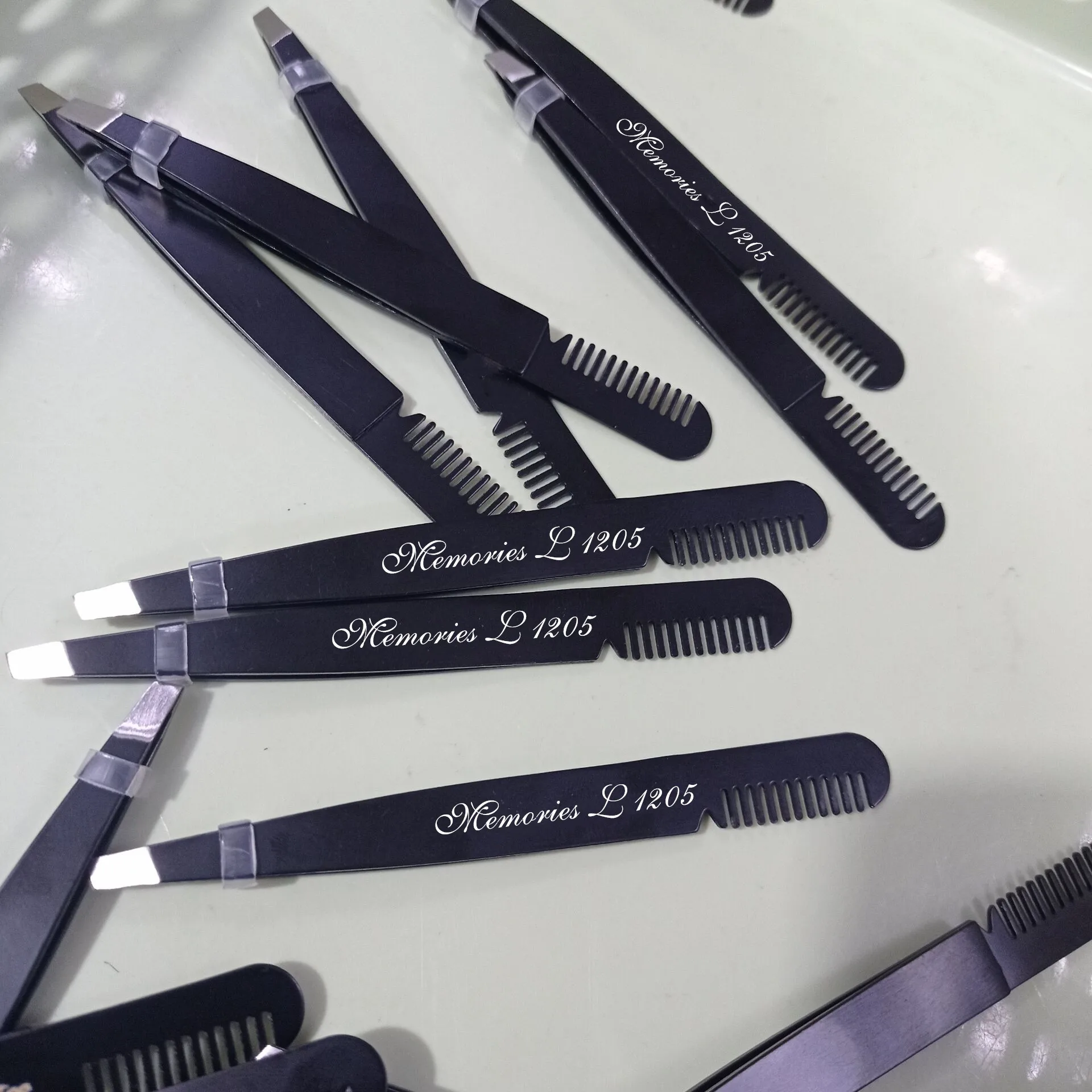 

High quality eyebrow tweezers stainless steel tweezer wholesale eyelash tweezer with comb vendors