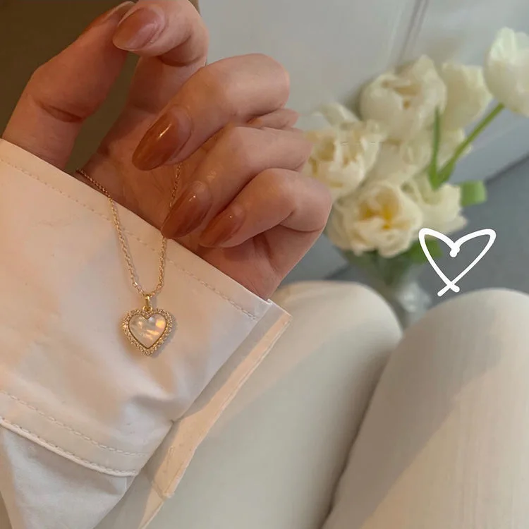 

Fashion Love Heart Shaped CZ Diamond Choker Necklace Natural Heart Shell Fritilary Choker Necklace