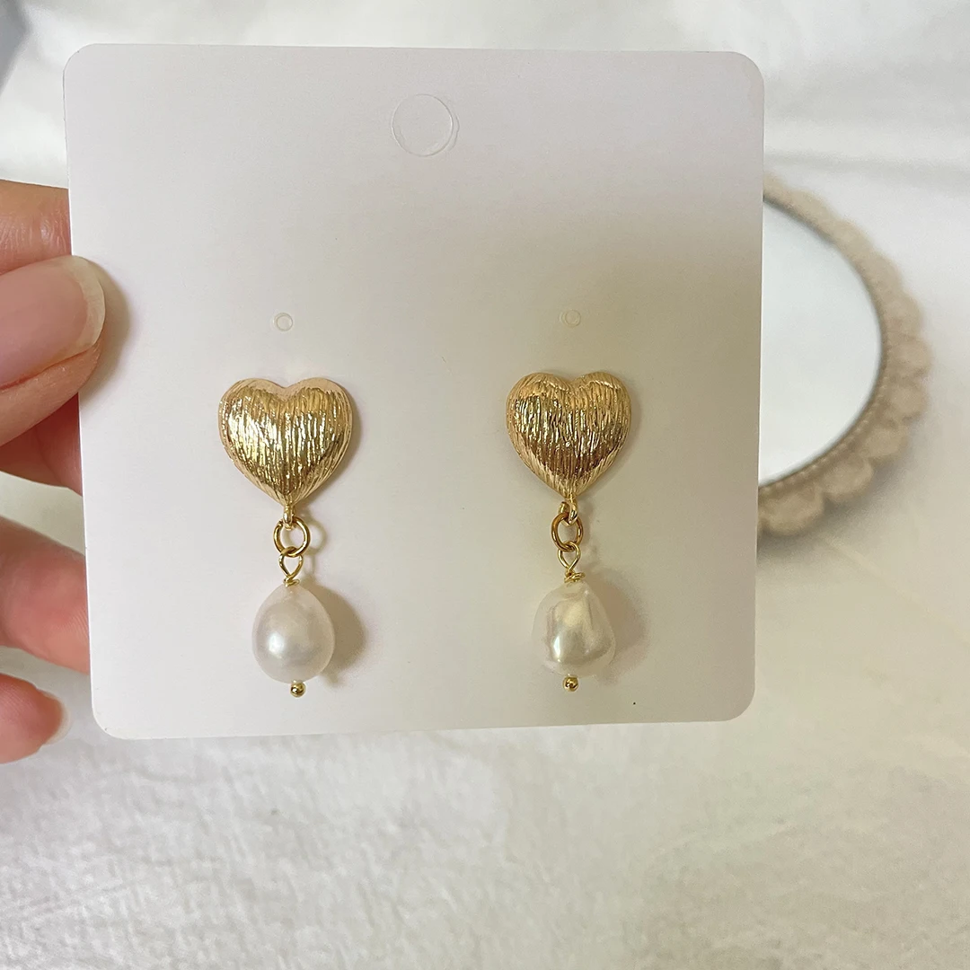 

Carved Lines Textured Love Heart Earrings Baroque Natural Freshwater Pearl Earrings for Women Elegant Minimalist Trendy Jewelry, Gold