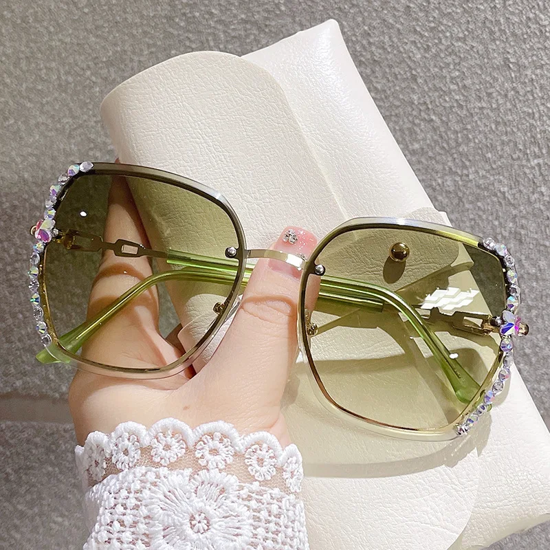 

Fashion Wholesale Diamond Sun Glasses Lunettes De Soleil Mode Large Frame Shades Anti UV Rhinestone Sunglasses