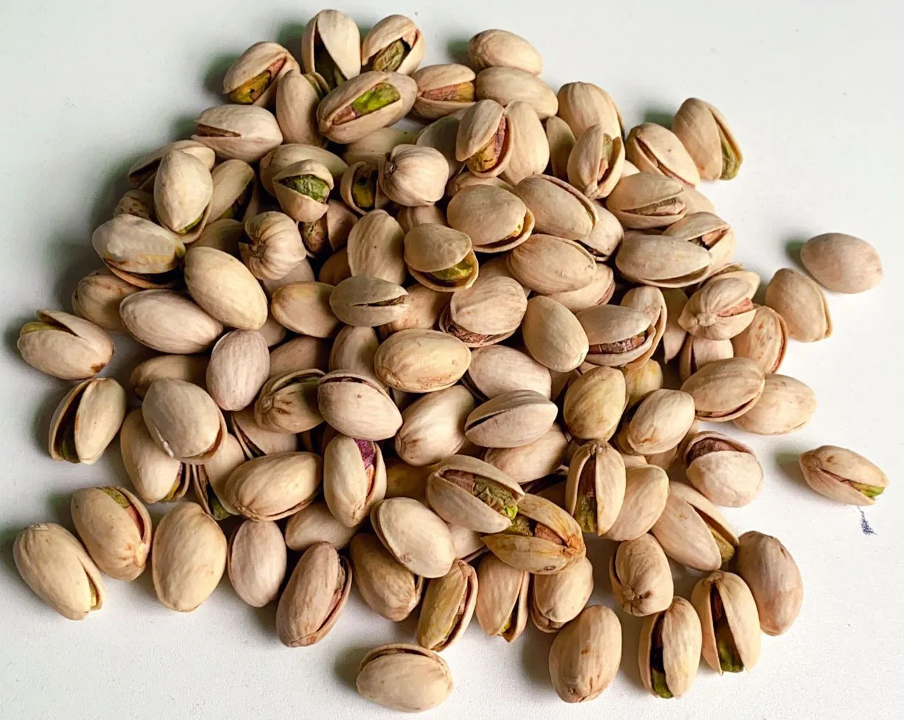
Pistachios 5 stars big nuts original color with salty taste american Pistachios 