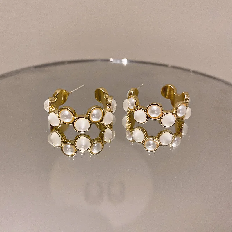 

new statement geometric C hoop earrings pearl