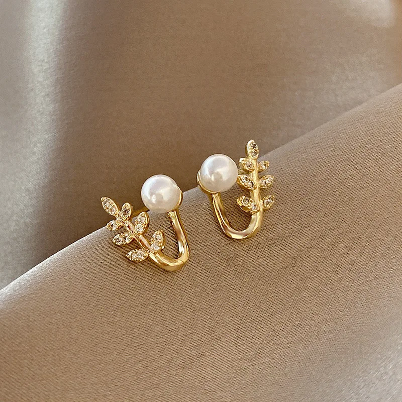 

Elegant 18k Gold Plated Imitation Pearl Stud Earrings Cubic Zircon Leaf Stud Earrings