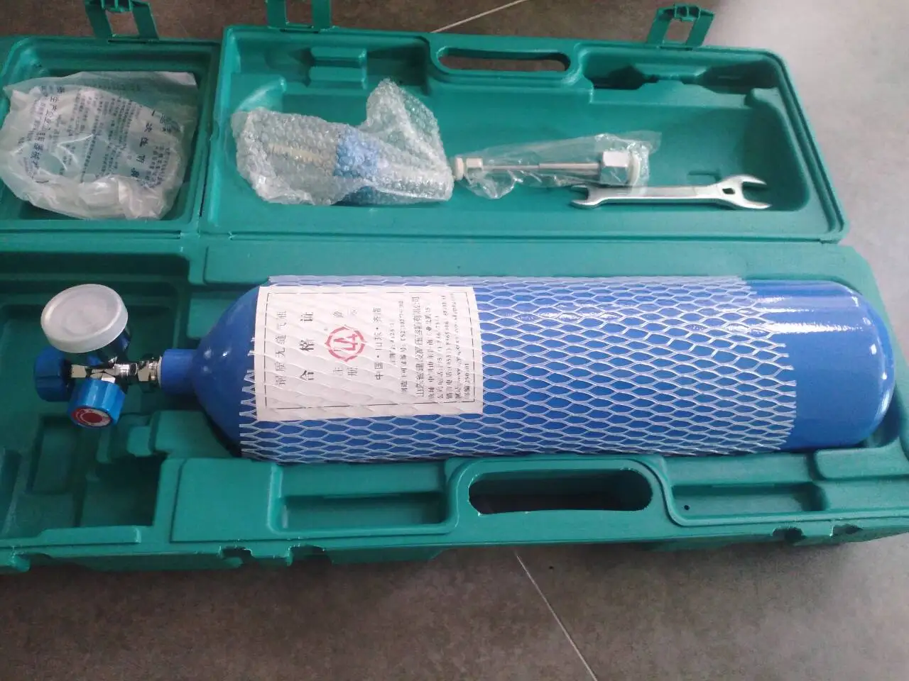 OXYGEN CYLINDER.jpg