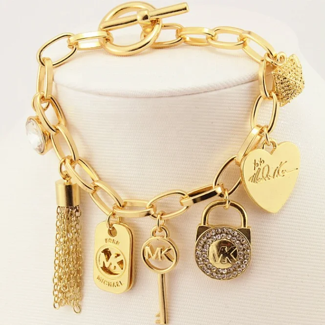 

Luxury New Bracelet Korean Gold Plated Love Letter Initial Pendant Chain Charm Bracelet