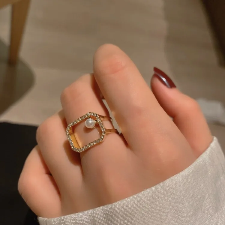 

Ding yi Simple and exaggerated square ring creative double-layer trend pearl diamond ring