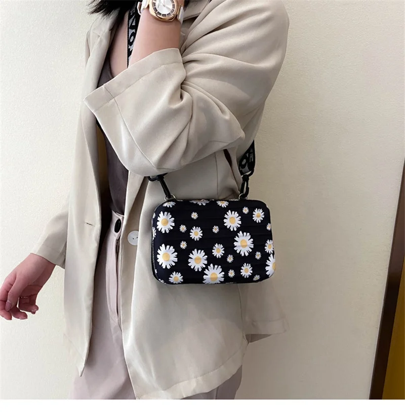 

Yiwu Young Fashion 2020 Mini Bag Summer New Style Daisy Bag Small Shoulder Bag For Women, 4 colors