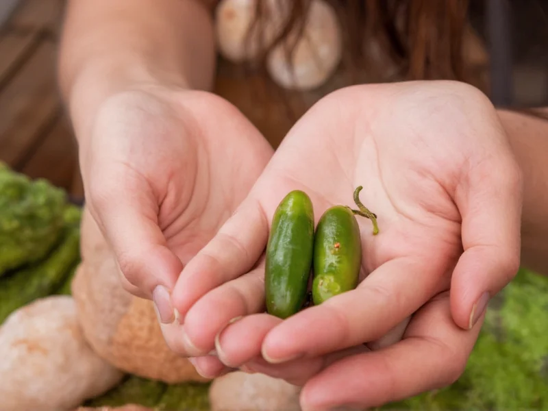 How to Remove Jalapeño Residue from Hands Fast
