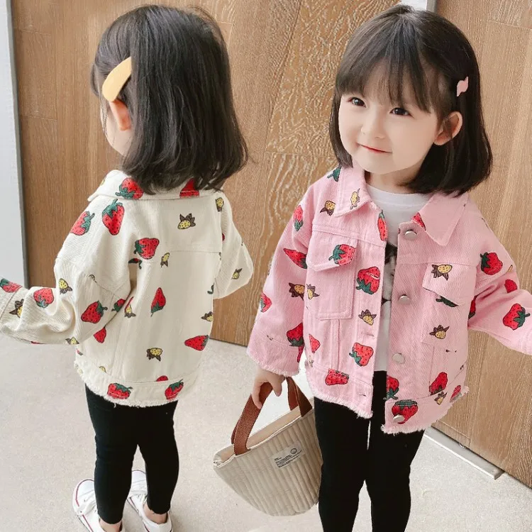 

2021 spring and autumn new children's fashionable cardigan sweater girl baby foreign style strawberry Girls denim jacket