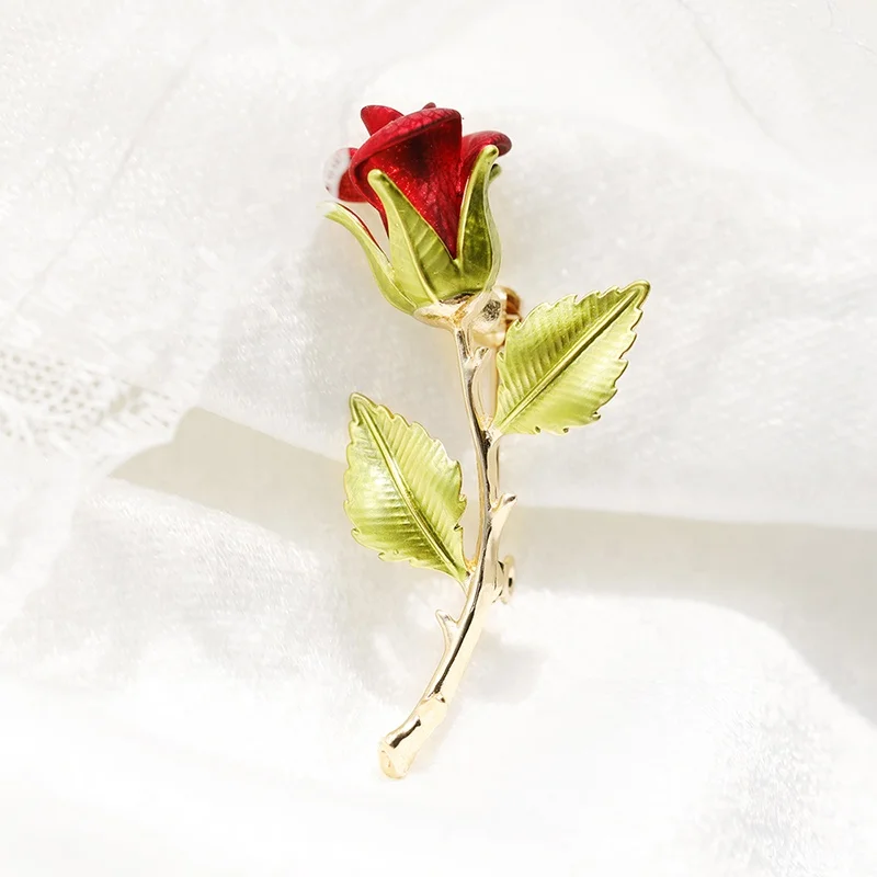 

QIANZUYIN New Romantic Wedding Women Designer Flower Brooch With 18k Gold Color Red Rose Brooch In Zinc Alloy Jewelry