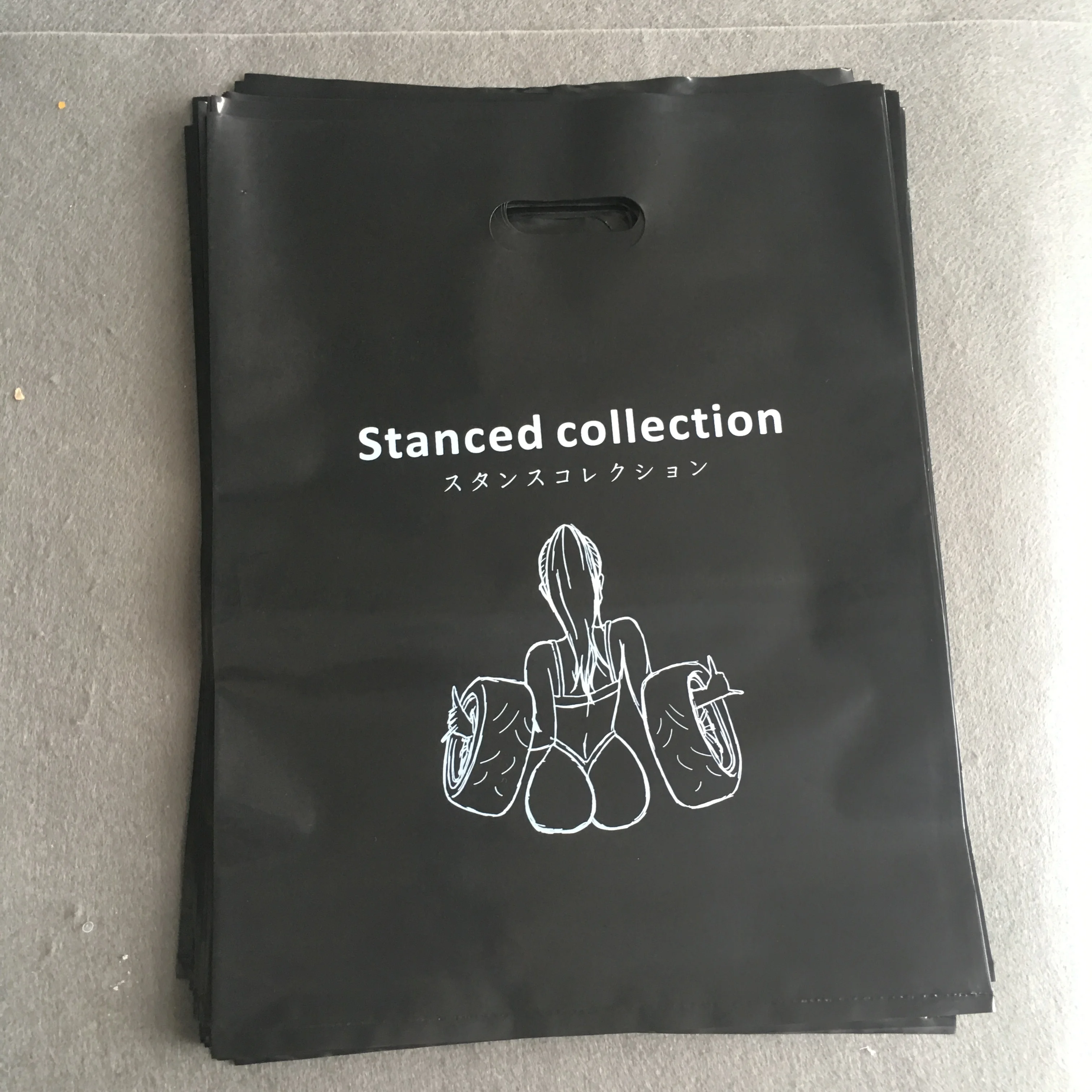 

Guangzhou Manufactures custom design Eco friendly reusable handle bag plastic shopping bags for cloth packaging, Customized color