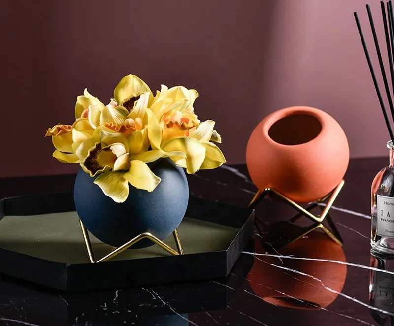 

Creative ceramic vase Morandi modern minimalist ceramic flower pots plant pot metal frame, 4colors