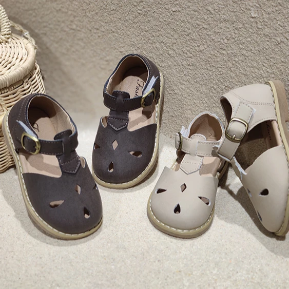 

Kids Flat Shoes Children's Casual Sandals School Girls Princess Pu Leather Shoes Non-Slip Kids Retro Hollow Soft Bottom Loafe