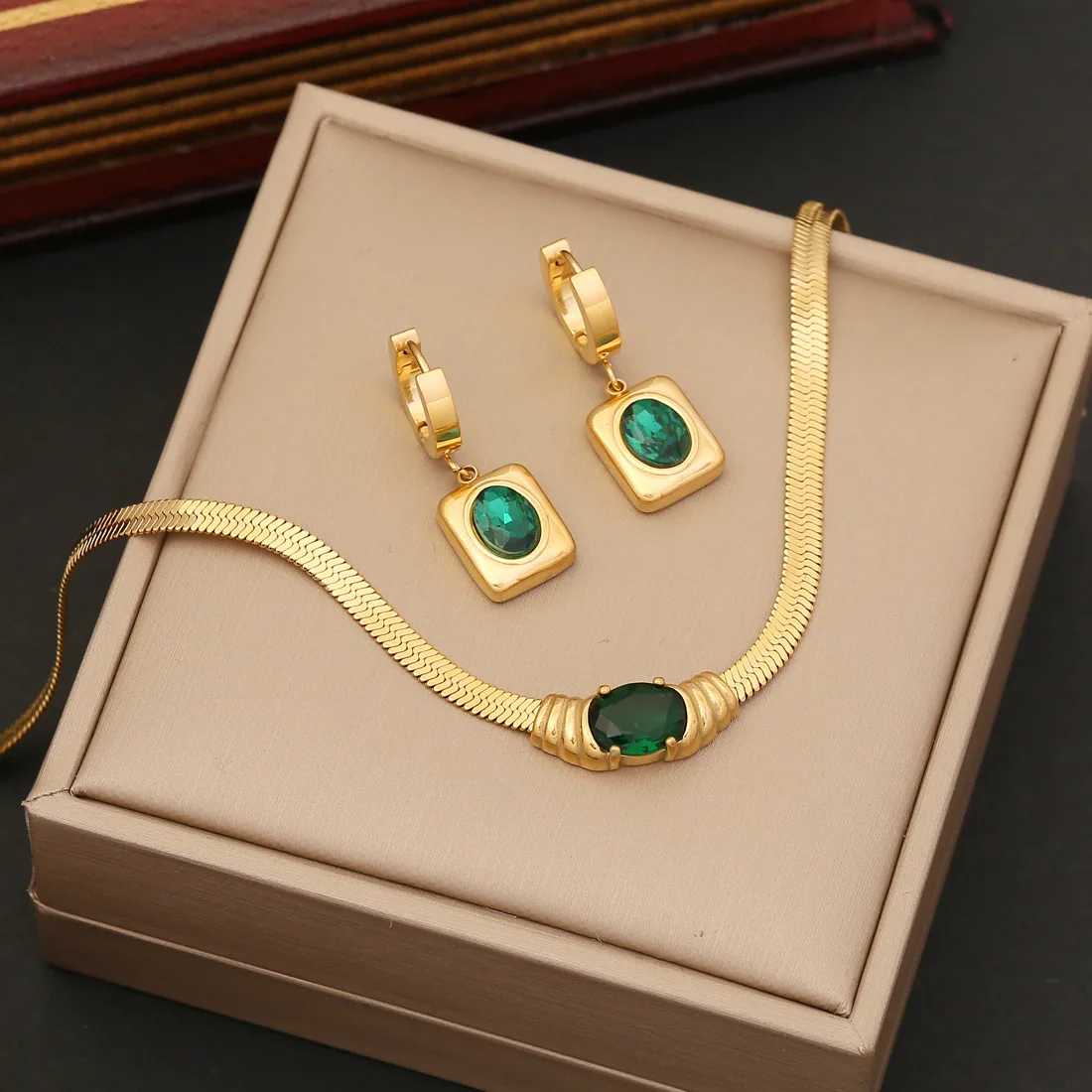 

DAIHE Fashion New Emerald Green Zircon Jewelry Set Stainless Steel Gold Earrings Necklace Bracelet Snake Chain for Women