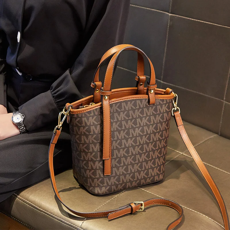 

Fashion large capacity bucket bag PVC trend handbags Luxury retro letter printed crossbody hand bag wholesale