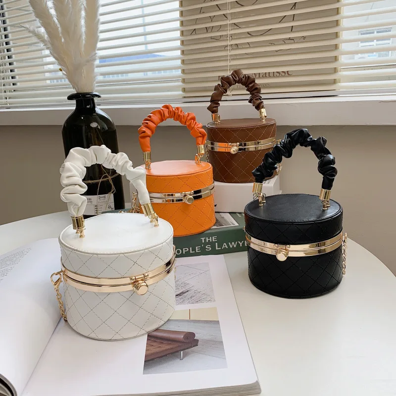 

2021 fashion cylinder shape mini women chain acrylic clutch with pleated handle luxury PVC clutches and hand bags, 4 colors