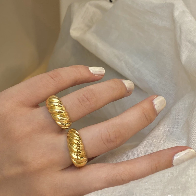 

Fashion Gold Color Weaving Twisted Croissants Rings Vintage Geometric Minimalist Chunky Stainless Steel Rings Wedding Jewelry, Picture shows
