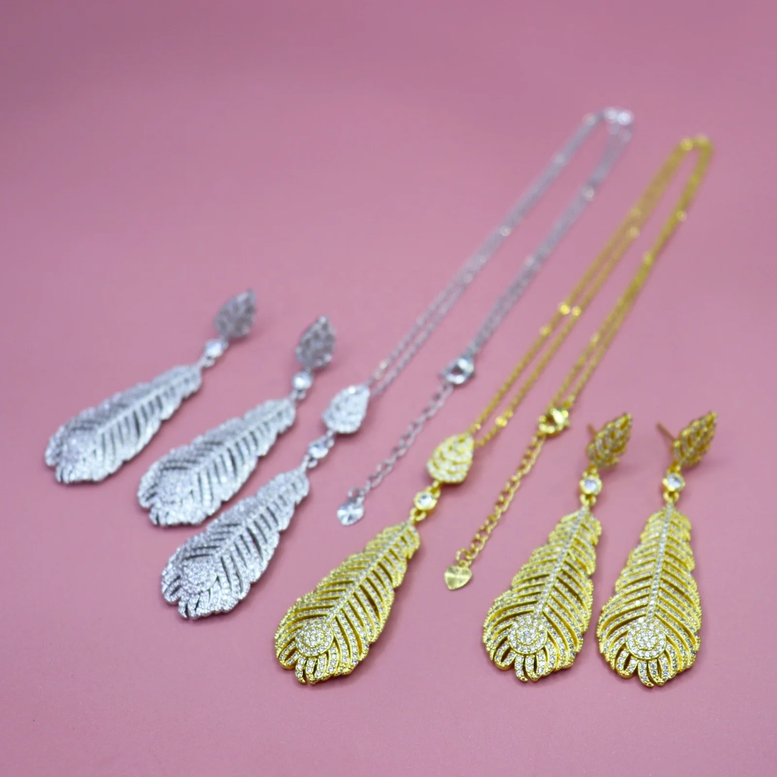 

Exquisite hollow feather Zircon Necklace Earrings Jewelry Set