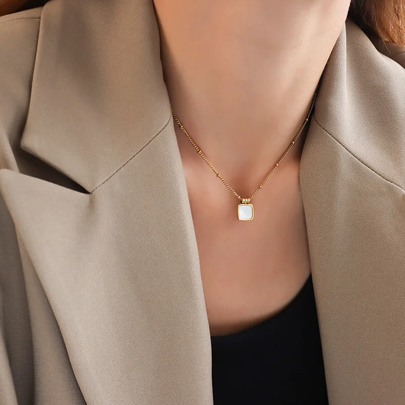 

Shangjie OEM joyas Fashion Simple Real Gold Plated Stainless Steel Necklace Women Dainty Shell Square Necklace Jewelry for Gift, Gold and silver and rose gold