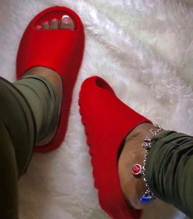 

New Original Brand Logo Women Red Yeezy Slides Sandal Footwear,Yeezy Slippers,Custom Men Yeezy Inspired Slides, All color available