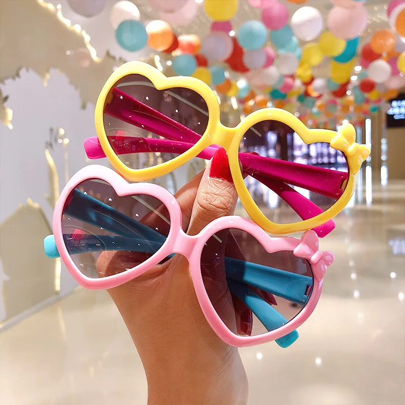 

2021 Kids Recycled Plastic Floral Sunglasses Heart Shaped Sun Glasses Childrens Mickey Pink Sunglases Boys Girls Cat Eye Eyewear, Picture shows