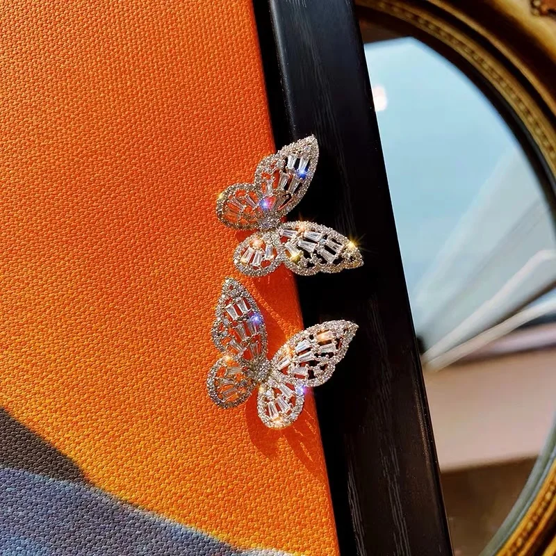 

Exquisite Hot Popular Diamond Small Butterfly Earrings Rhinestone Crystal Butterfly Stud Earring For Ladies