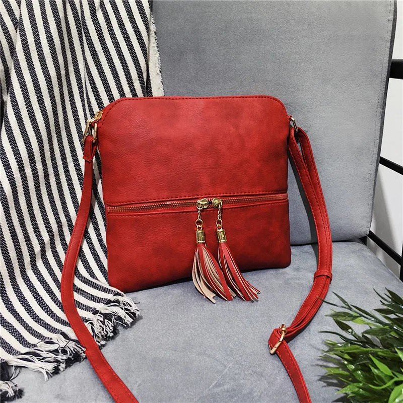 

Lightweight Medium Crossbody Bag with Tassel