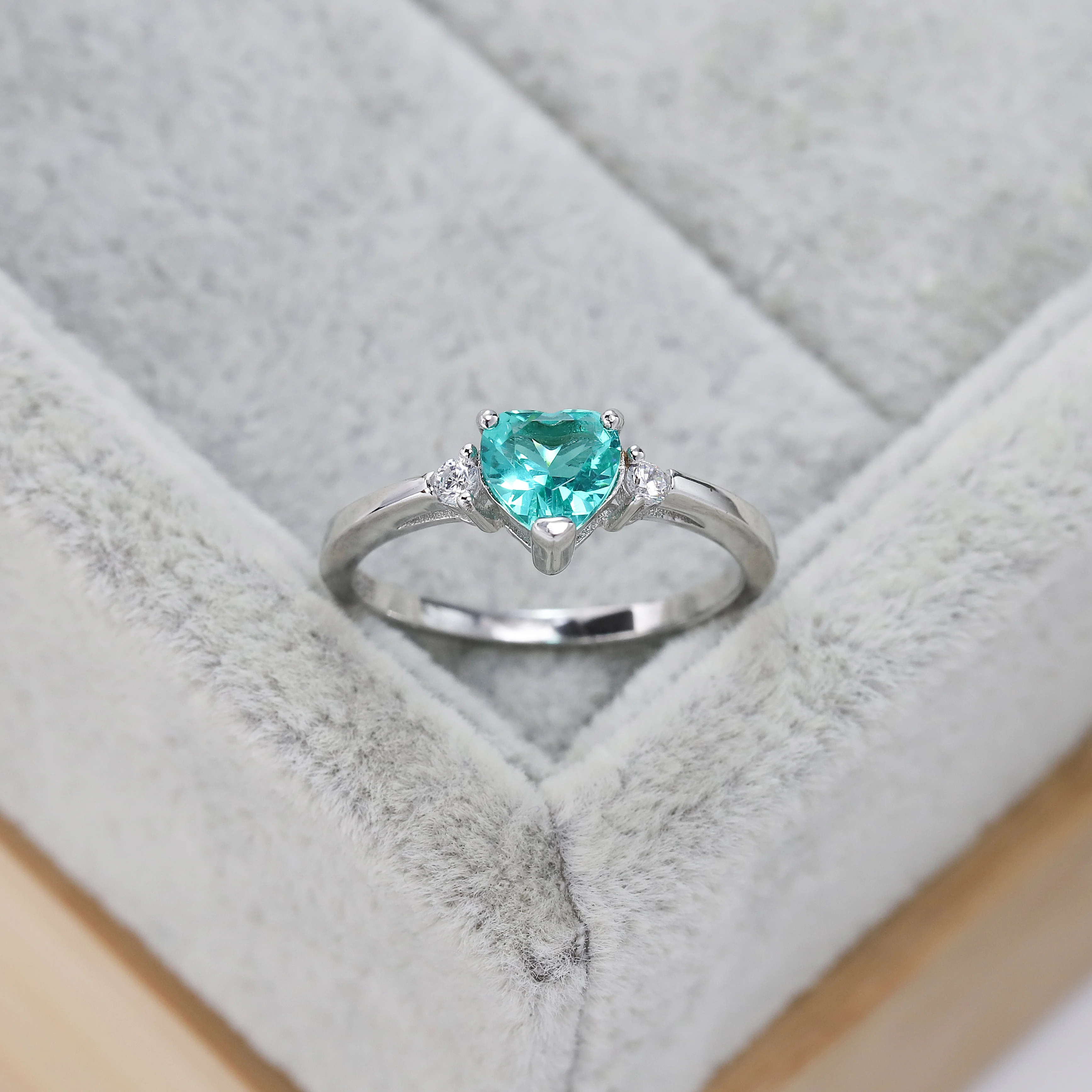 

Best selling European and American S925 silver fashion wedding ring love light blue crystal simple jewelry women's gift