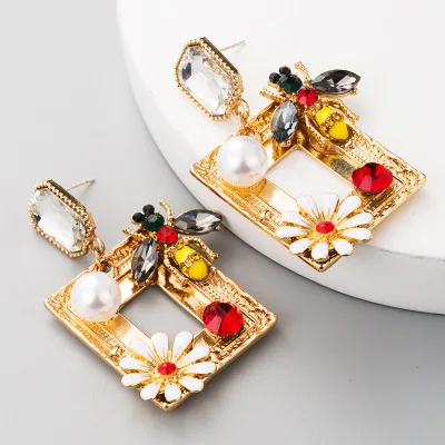 

HOVANCI Luxury Shiny Crystal Honey Bee Dangle Earring Geometric Square Metal Pearl Oil Drip Flower Drop Earring