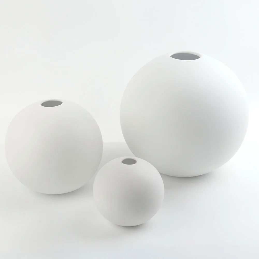 

9 inch Matt White Ball Shape Modern Simple Design Ceramic Porcelain Flower Vases