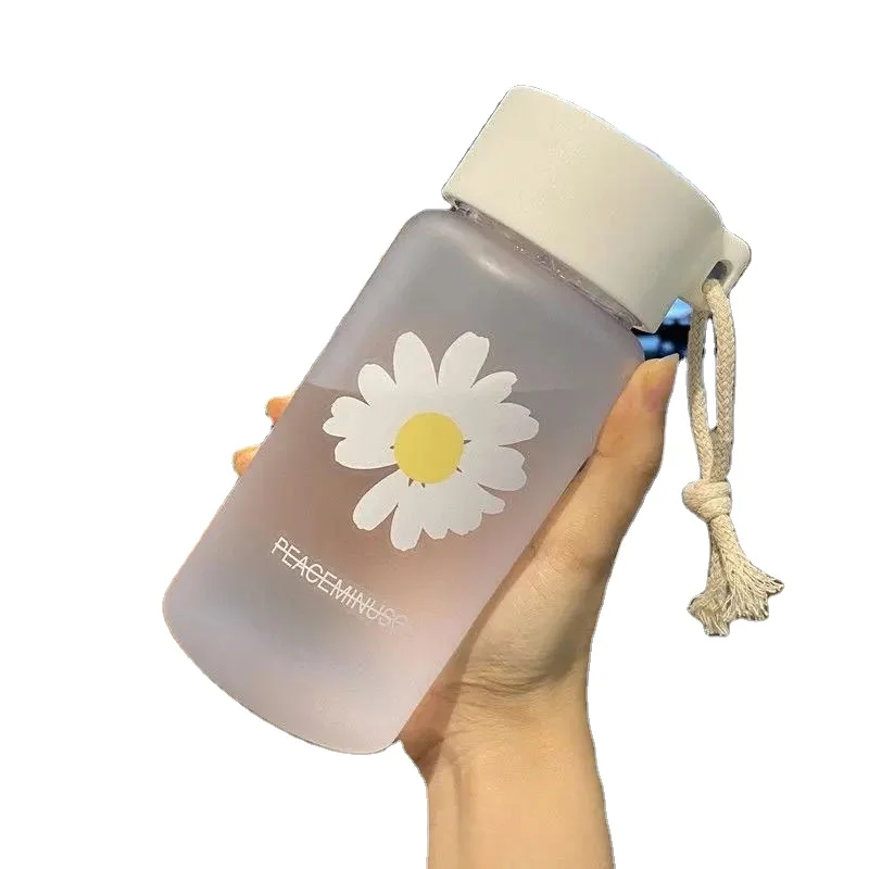 

Hot Small Daisy Transparent Water Bottles Plastic Creative Frosted Water Bottle With Portable Rope Korean Ins Travel Tea Cup, 8 stytles