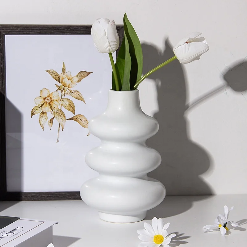 

Wholesale Modern Ceramic Flower Vase For Home Decor Creative Modern Donut Ceramic Vase White Ceramic Vases