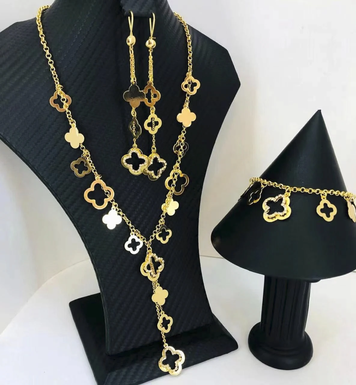 Latest Trends Hollow Out Brass Jewelry Sets 18k Gold Plated Four Leaf Clover Jewelry Set for Women