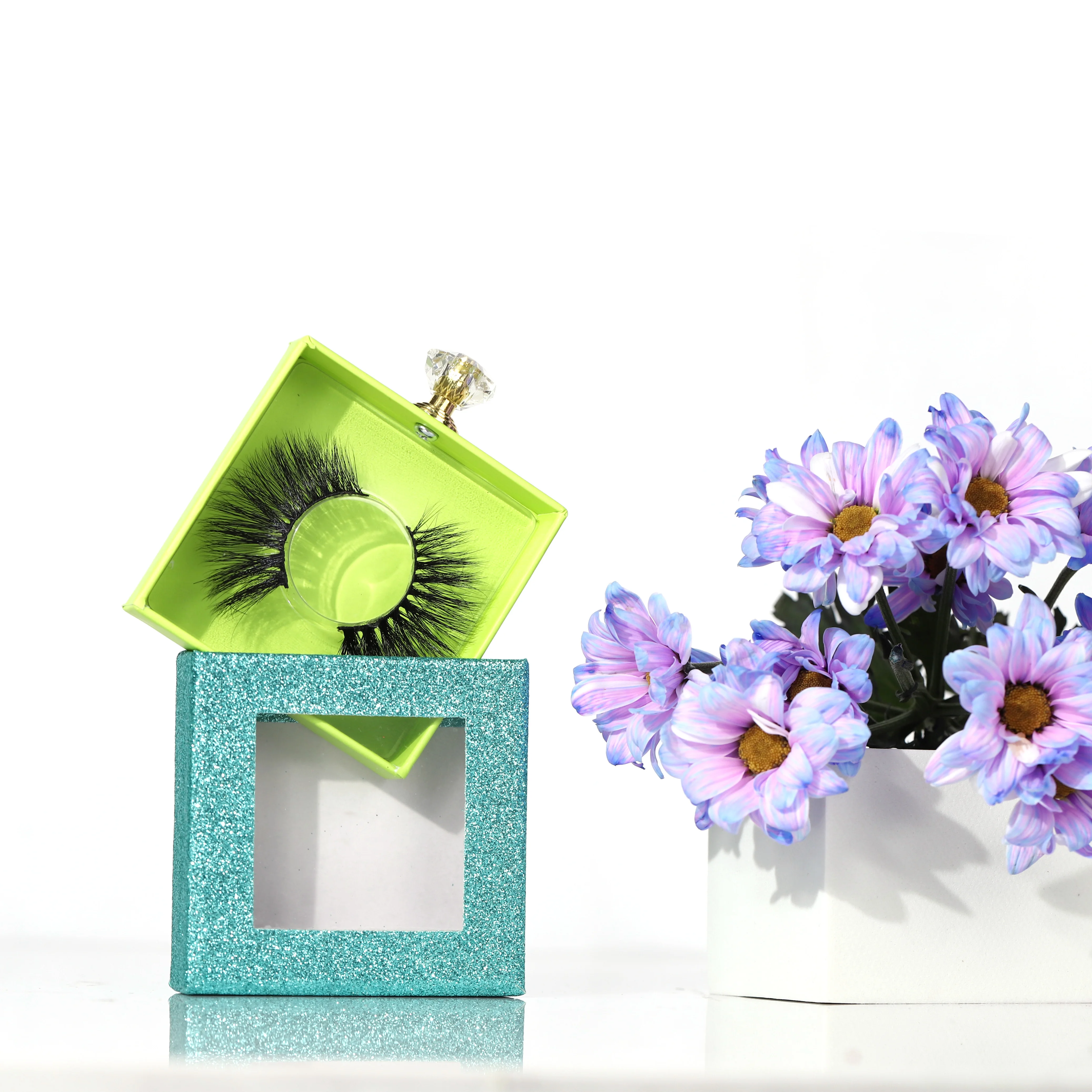 

Wholesale glitter box 3D real mink lashes handmade packaging logo box