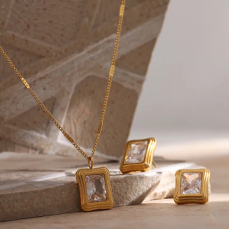 

18k Gold Plated Earrings Jewellery Zircon Jewelry Sets Hot Sale New Design Dubai Womens Fashion Shiny Square Pendant Necklaces