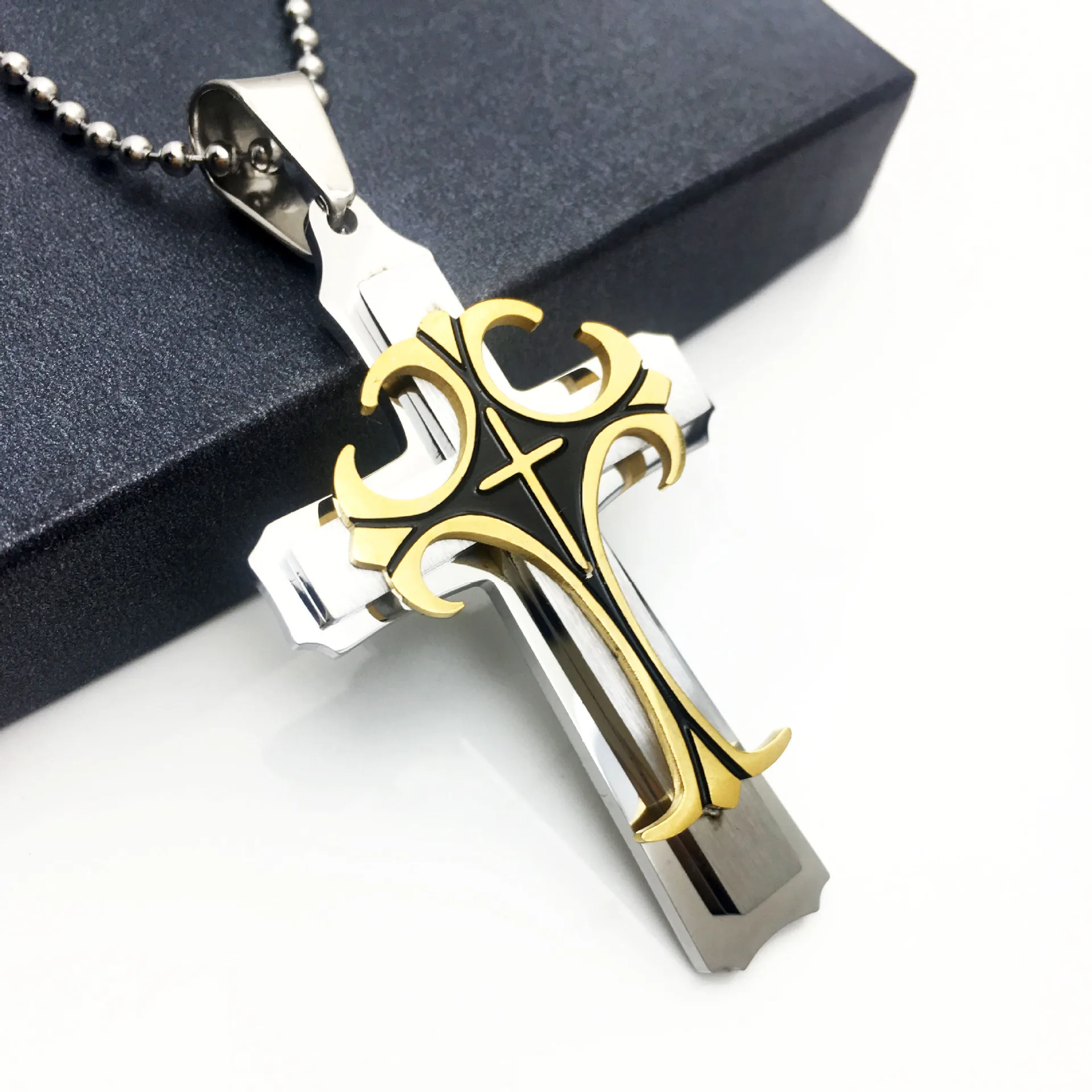 

New arrival Fine jewelry Unisex Men Women Gold Black Stainless Steel Cross Pendant Necklace