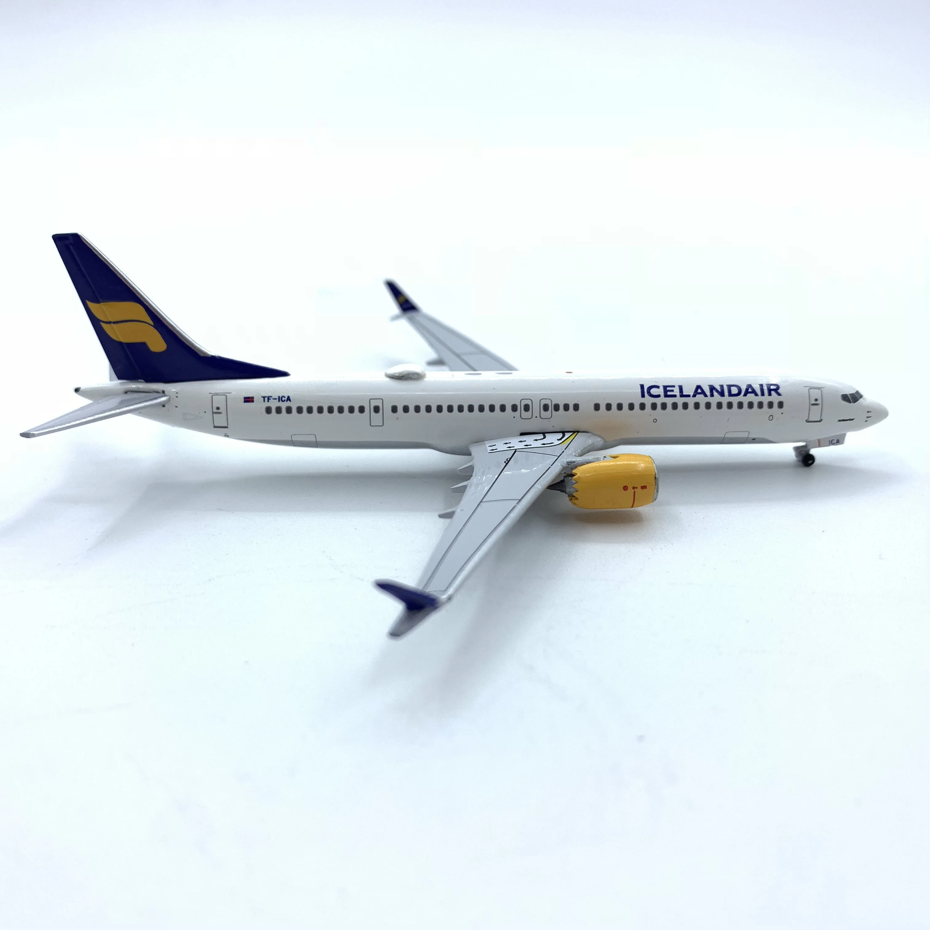 Details about   AeroClassics Icelandair Boeing 737 Max-9 'TF-ICA' 1/400 Scale Diecast Model 