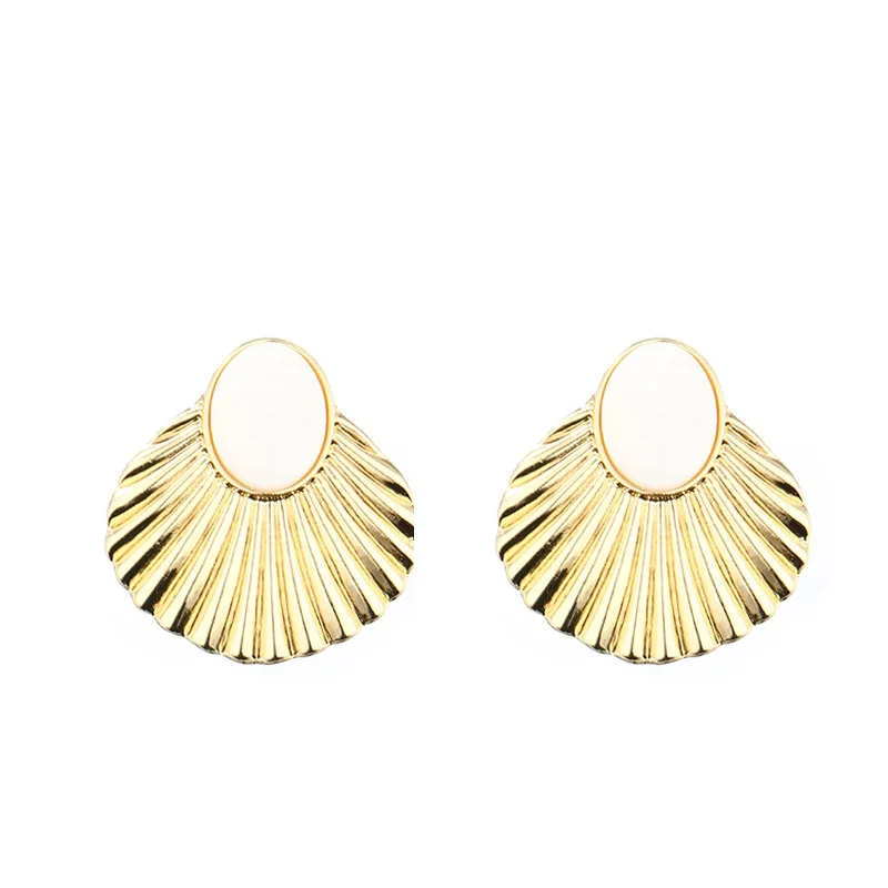 

Shangjie OEM Anillo White shell earrings retro court style wave pattern metal fan shape big hoop earrings, Gold