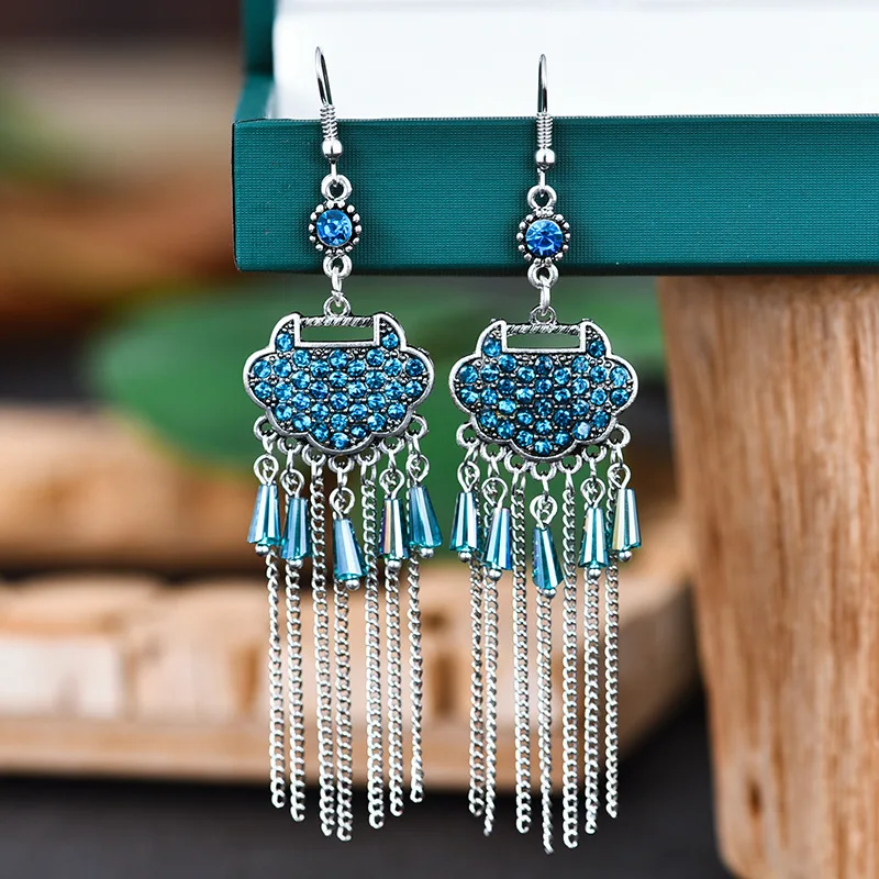 

Drop shipping american hot selling 2021 popular creative women retro tassel female full diamond long silver earrings, Picture shows