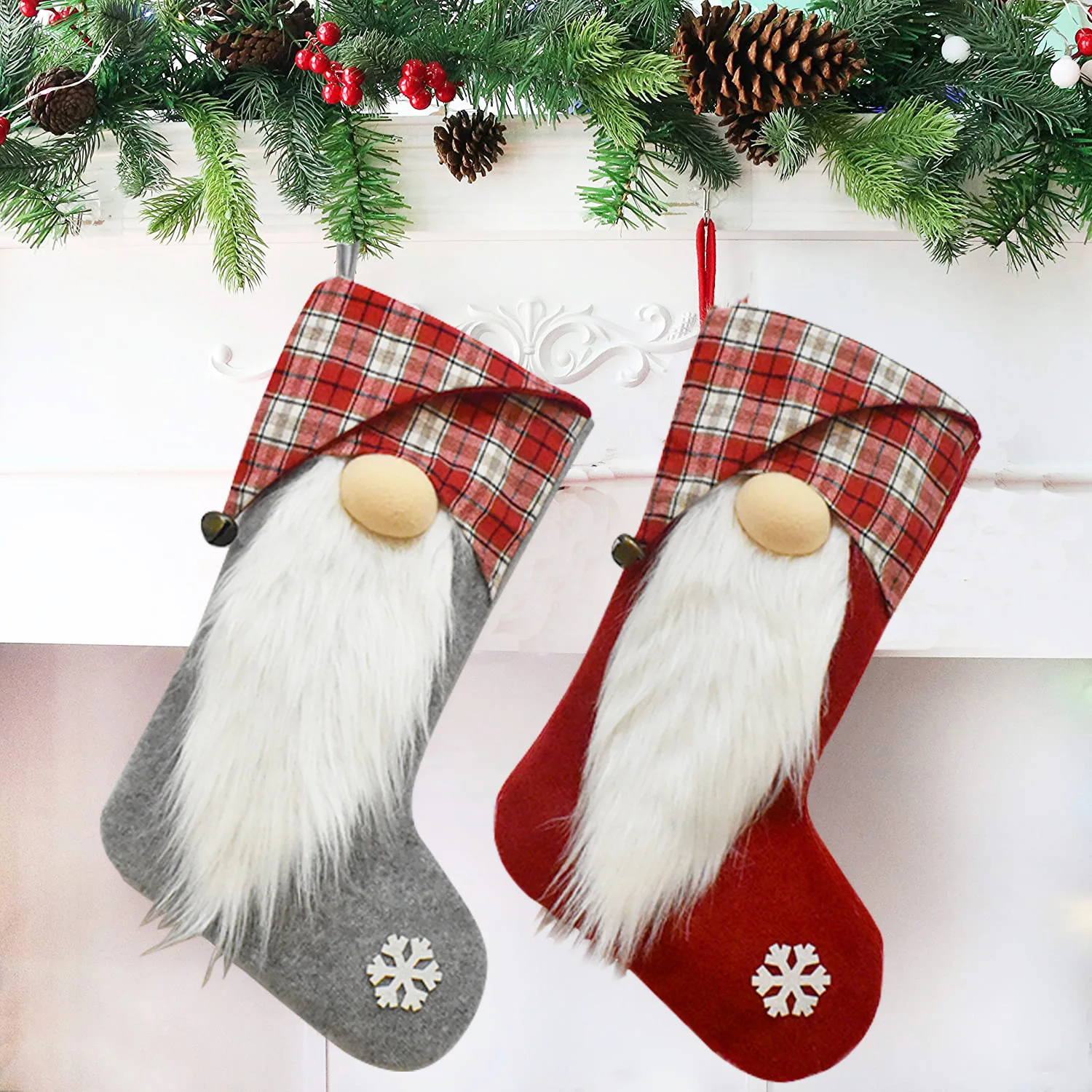 

2022 New Amazon Plush Large Xmas Tree Decoration Buffalo Plaid Christmas Gnome Stockings For Children's Gift Bag