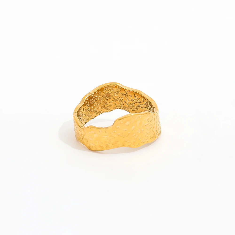 

High End 18K Plain Gold Irregular Hammered Antique Finish Band Rings Stainless Steel Trendy Simple Gold Plated Jewelry