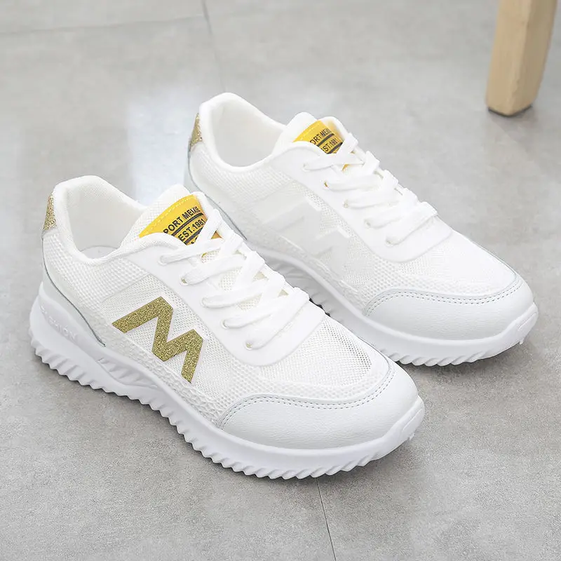 

Stock New style light mesh breathable travel sport shoes for men and women, 2 colors