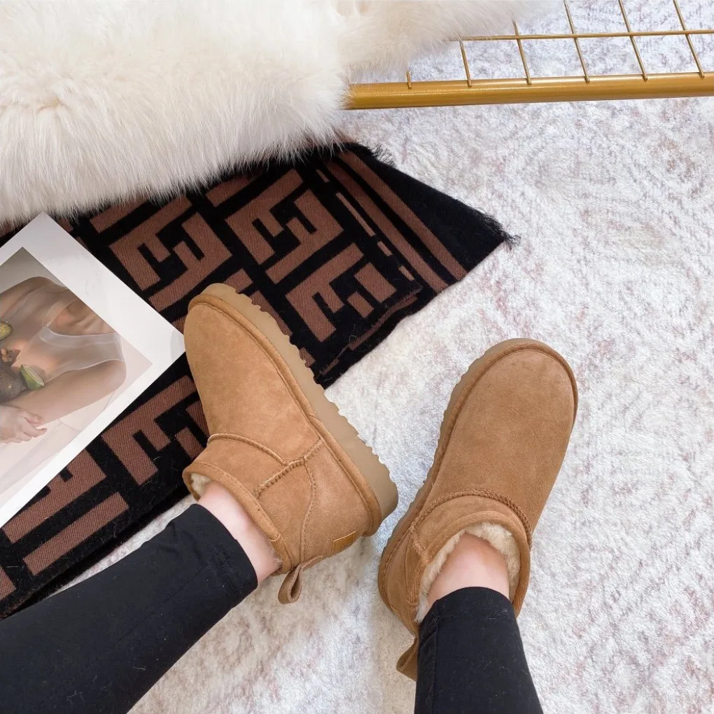 

OEM Waterproof Women Winter Real Wool Short Mini Fashion Classic Brown Genuine Sheepskin Fur Snow Boots for Women, Black ,brown,grey etc.