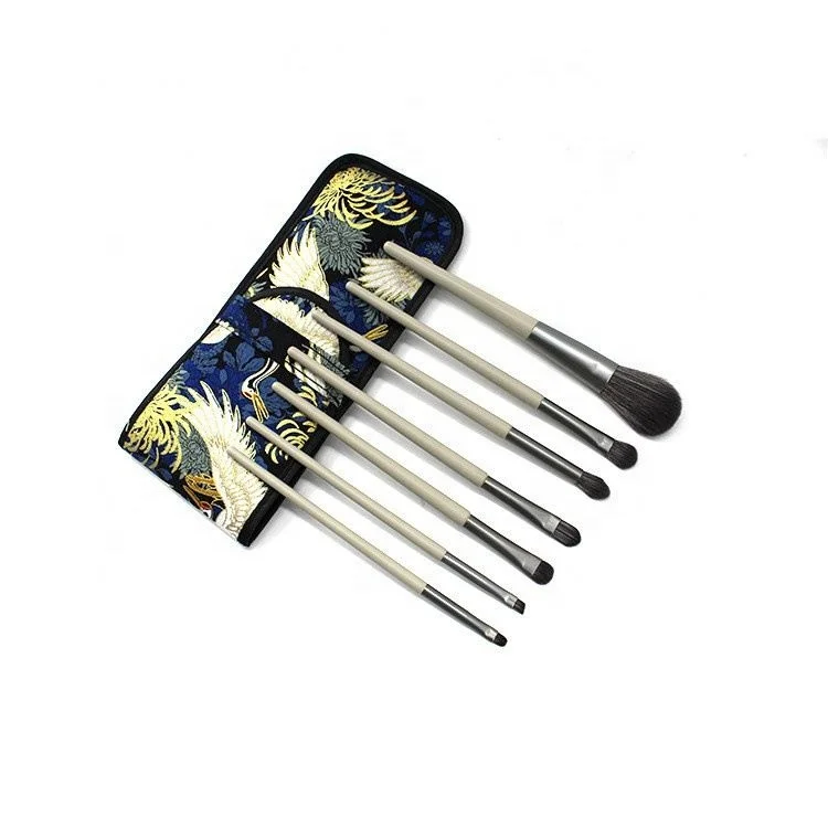 

Portable 7-Piece Makeup Brush Set With Red-Crowned Crane Linen Bag, Pics
